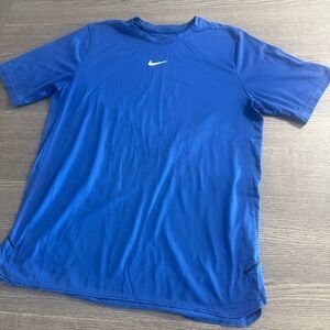 Nike dri-fit Men’s training t-shirt Size L Royal Blue AO5909-493